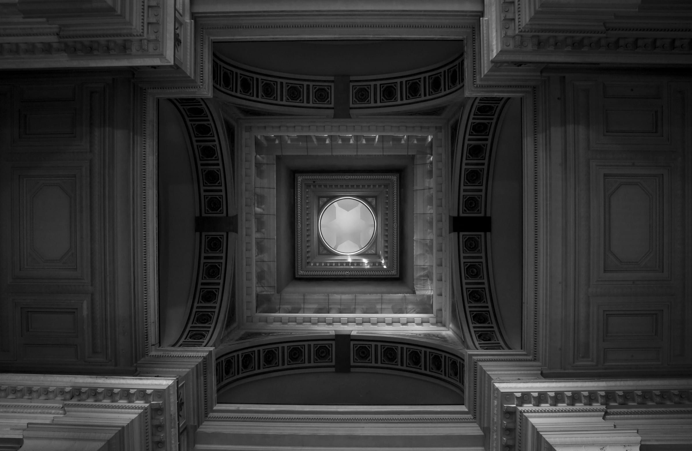 La coupole du Palais de justice de Bruxelles, vue d'en bas