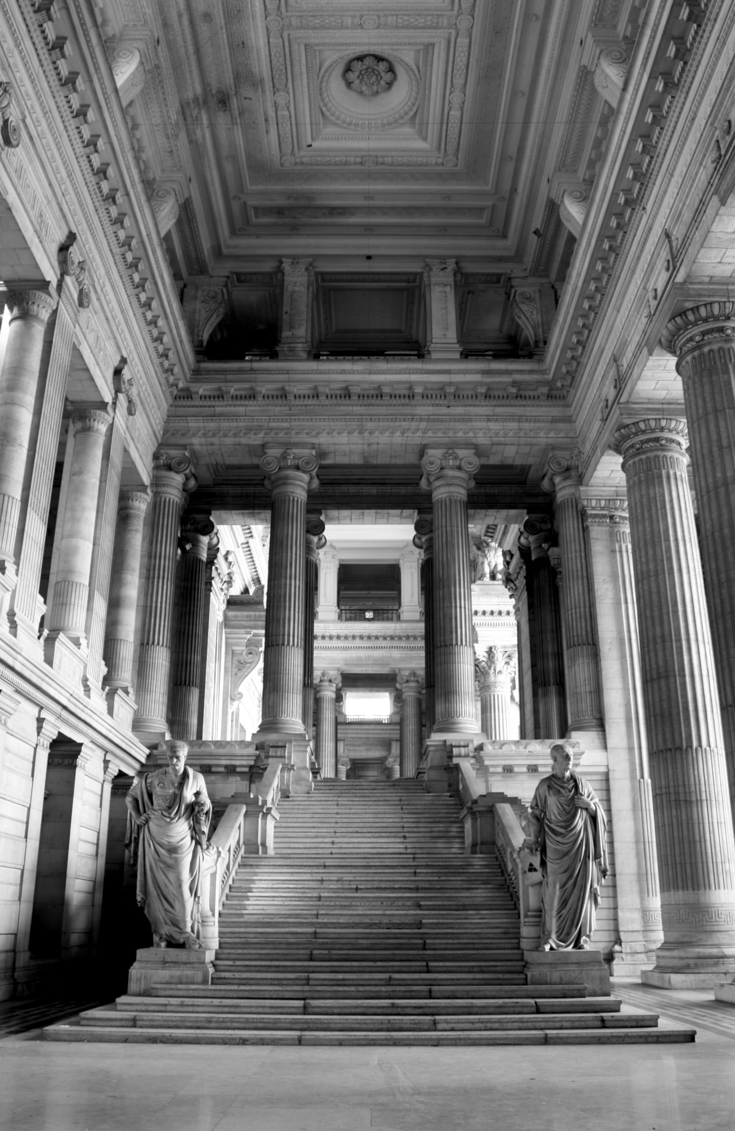 Escalier de marbre du Palais de justice de Bruxelles